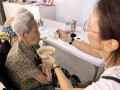 08 lunch feeding elderly