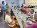 09 lunch group table