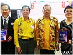 家长与教师交流会与赠书仪式